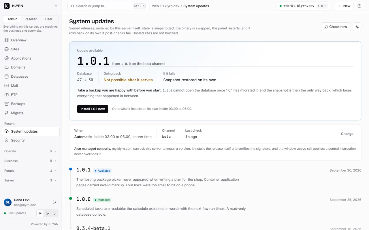 System updates: 1.0.1 available over 1.0.0, with what it changes, the update window and the release history.